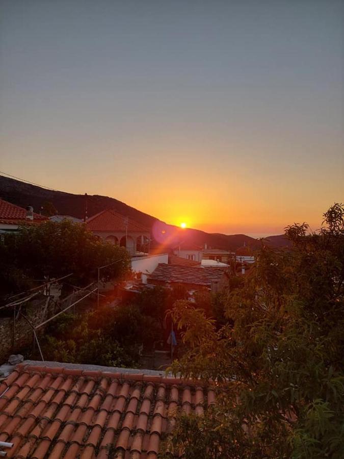 Rising Sun Guesthouse Mesochoria Eksteriør bilde